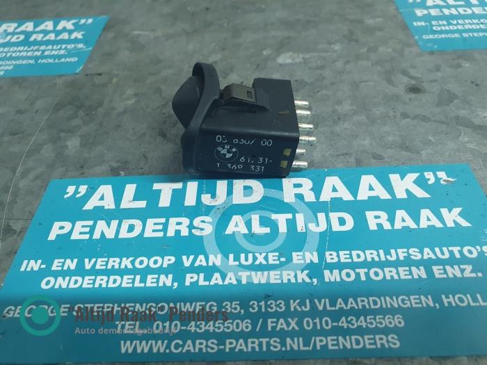 Używane Przelacznik lusterka BMW 3 serie Compact (E36/5) 318 tds Cena na żądanie oferowane przez "Altijd Raak" Penders