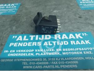 Usados Interruptor de retrovisor BMW 3 serie Compact (E36/5) 318 tds Precio de solicitud ofrecido por "Altijd Raak" Penders