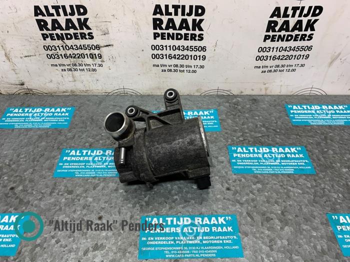 Begagnade Vattenpump Mercedes C (W205) C-180 1.6 16V Pris på förfrågan erbjuds av "Altijd Raak" Penders