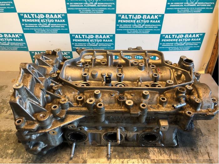 Cylinder head from a Nissan Pathfinder (R51) 3.0 dCi 24V 4x4 2012