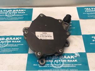 Used Vacuum pump (petrol) Mercedes CLK (W209) 3.5 350 V6 18V Price on request offered by "Altijd Raak" Penders