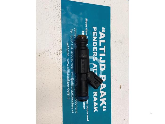 Injector (petrol injection) from a Ford Mondeo III 1.8 16V 2004