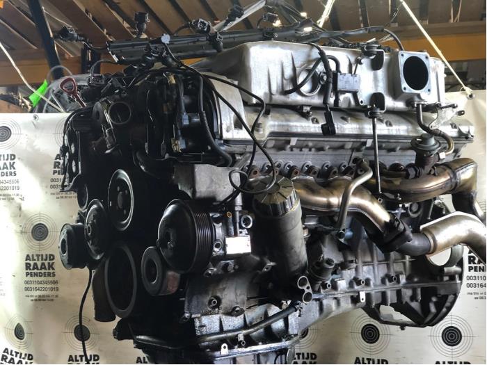 Engine from a Mercedes-Benz SL (R129) 6.0 600 SL, SL-600 V12 48V 1996