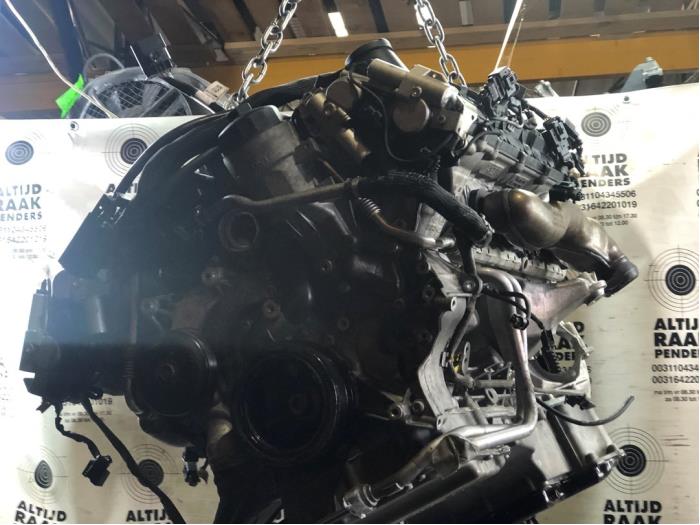 Motor van een Mercedes-Benz C (W204) 6.2 C-63 AMG V8 32V 2013