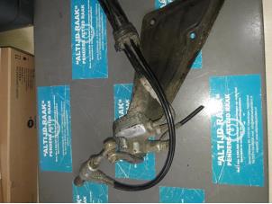 Used Level control valve Mercedes E (R124) 3.2 320 CE 24V Price on request offered by "Altijd Raak" Penders