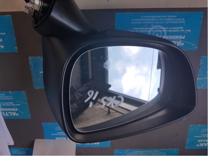 Außenspiegel links van een Mazda CX-5 (KF) 2.2 SkyActiv-D 175 16V 2WD 2016