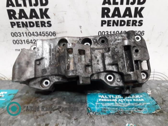 Usagé Support dynamo bas BMW 5 serie Touring (F11) M550d xDrive 24V Prix sur demande proposé par "Altijd Raak" Penders