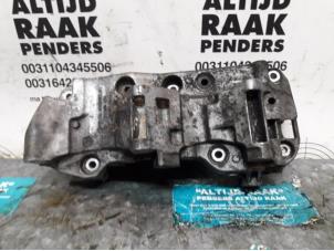 Used Alternator lower bracket BMW 5 serie Touring (F11) M550d xDrive 24V Price on request offered by "Altijd Raak" Penders