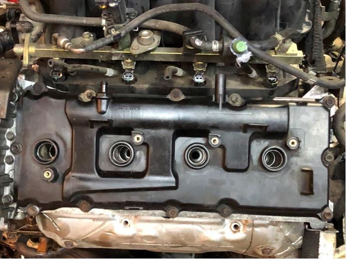 Rocker cover from a Nissan Titan 5.6 V8 4x4 2006