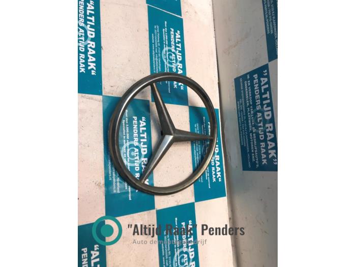 Używane Emblemat Mercedes MB 100 Cena na żądanie oferowane przez "Altijd Raak" Penders