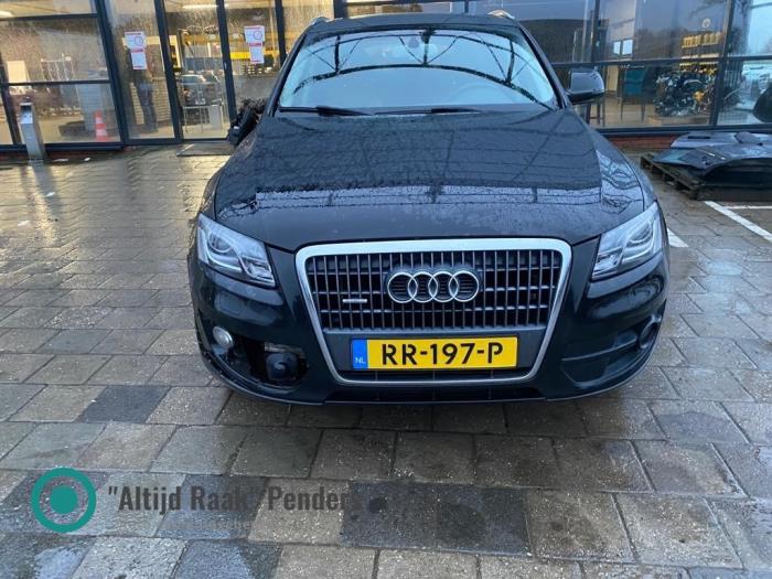 Używane Listwa grilla Audi Q5 (8RB) 2.0 TDI 16V Quattro Cena na żądanie oferowane przez "Altijd Raak" Penders