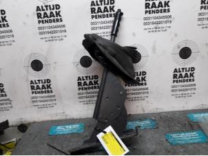 Used Parking brake lever Mercedes MB 100D (631) MB 100D Price on request offered by "Altijd Raak" Penders