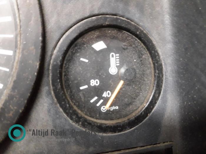 Używane Termometr Mercedes MB 100D (631) MB 100D Cena na żądanie oferowane przez "Altijd Raak" Penders