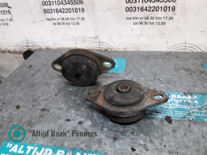 Usagé Support moteur Mercedes MB 100D (631) MB 100D Prix sur demande proposé par "Altijd Raak" Penders