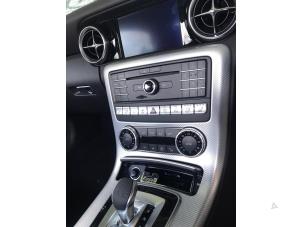Używane Radioodtwarzacz CD Mercedes SLC (R172) 3.0 AMG 43 3.0 V6 24V Turbo Cena na żądanie oferowane przez "Altijd Raak" Penders