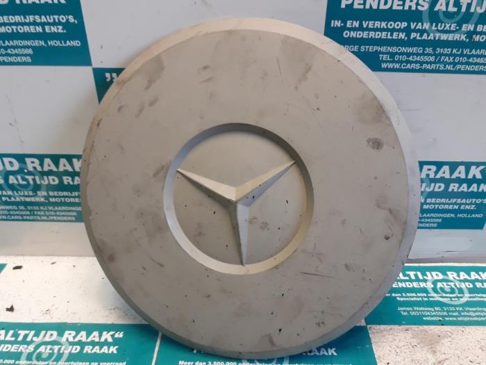 Wheel cover (spare) from a Mercedes-Benz MB 100D (631) MB 100D 1995