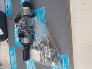 Used Ignition lock + computer Mazda B (UJ/UN) 2.5 D 4x4 Price on request offered by "Altijd Raak" Penders