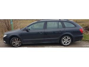 Used Front wing, left Skoda Superb Combi (3TAC/TAF) 1.6 TDI Price on request offered by "Altijd Raak" Penders