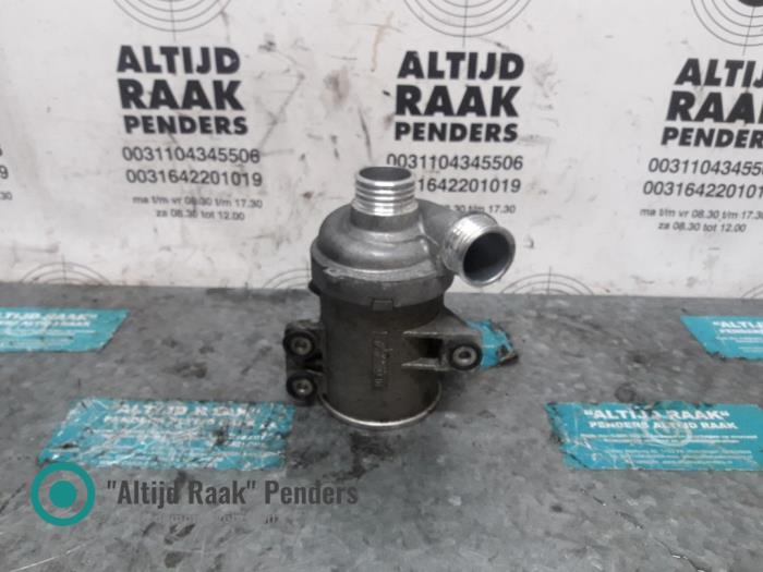 Begagnade Vattenpump BMW 3 serie (F30) 320i 2.0 16V Pris på förfrågan erbjuds av "Altijd Raak" Penders