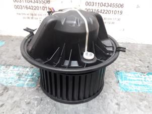 Used Heating and ventilation fan motor BMW 3 serie (E90) 320i 16V Price on request offered by "Altijd Raak" Penders