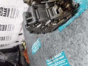 Used Oil pump BMW 5 serie (F10) 520i 16V Price on request offered by "Altijd Raak" Penders