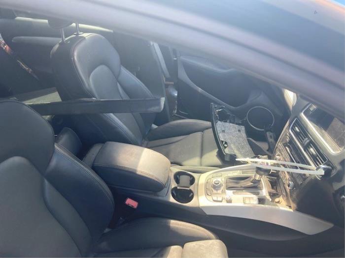 Mecanismo de freno de mano de un Audi SQ5 (8RB) 3.0 TDI V6 24V 2015