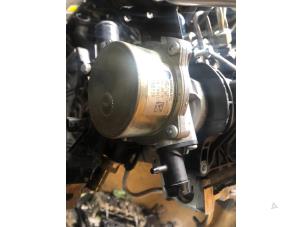 Usados Bomba de vacío (diésel) Renault Captur (2R) 1.5 Energy dCi 110 FAP Precio de solicitud ofrecido por "Altijd Raak" Penders