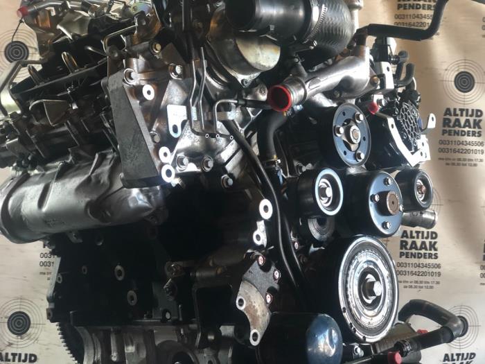 Motor de un Infiniti QX70 3.0d V6 AWD 2014