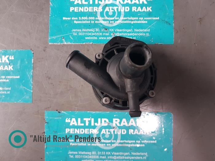 Begagnade Extra vattenpump Mercedes C (C205) 4.0 C-63 S AMG V8 Biturbo Pris på förfrågan erbjuds av "Altijd Raak" Penders