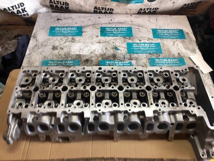 Cylinder head from a BMW 5 serie (F10) M550d xDrive 24V 2015
