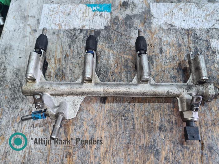 Fuel injector nozzle Opel Zafira 2.2 16V Direct Ecotec - 55351030 Z22YH