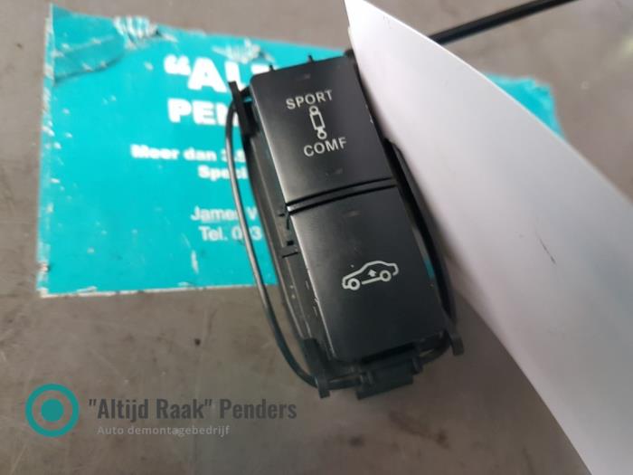 Usados Interruptor Mercedes E (W212) E-220 CDI 16V BlueEfficiency,BlueTEC Precio de solicitud ofrecido por "Altijd Raak" Penders