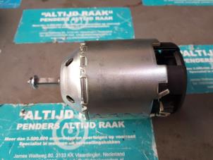 New Heating and ventilation fan motor Nissan X-Trail (T30) Price on request offered by "Altijd Raak" Penders