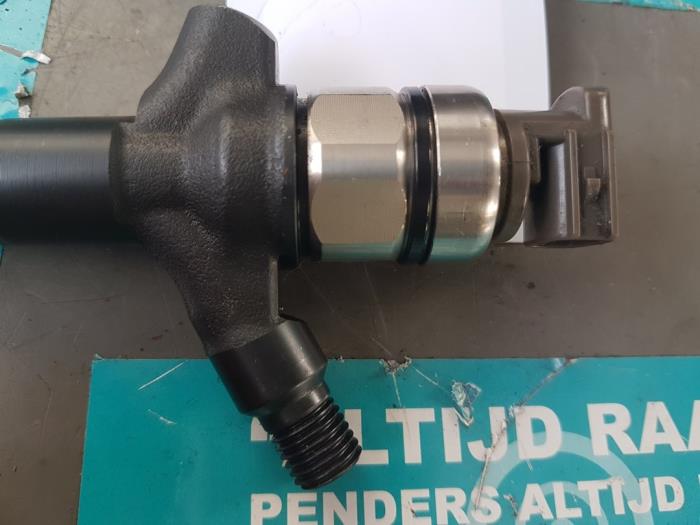 Injector (diesel) from a Toyota Corolla Verso