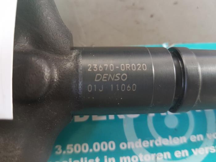 Injector (diesel) from a Toyota Corolla Verso