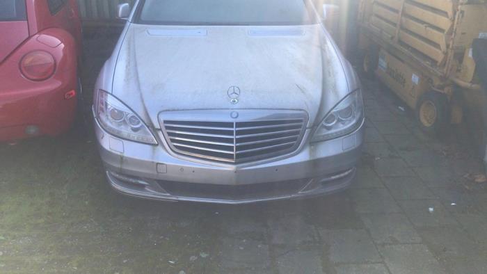 Headlight, right from a Mercedes-Benz S (W221) 3.0 S-350 CDI 24V 4-Matic 2011