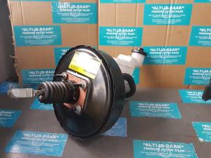 Used Brake servo Toyota Hi-lux IV 2.5 D4-D 16V Price on request offered by "Altijd Raak" Penders