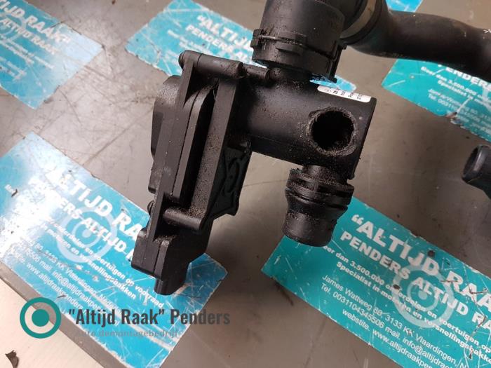 Begagnade Extra vattenpump Mercedes C (W205) C-350 e 2.0 16V Pris på förfrågan erbjuds av "Altijd Raak" Penders