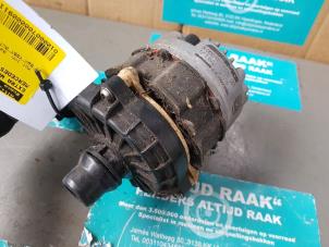 Usados Bomba de agua Mercedes C (W205) C-350 e 2.0 16V Precio de solicitud ofrecido por "Altijd Raak" Penders