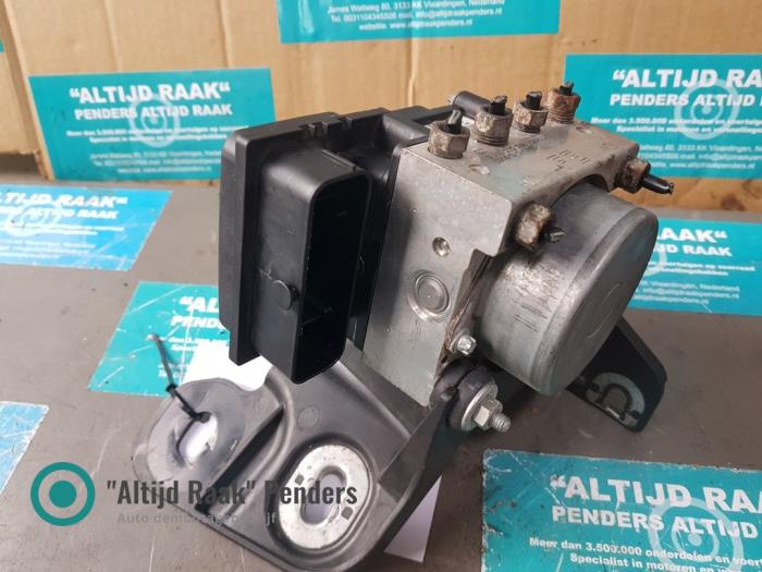 Begagnade ABS-pump Opel Corsa D 1.4 16V Twinport Pris på förfrågan erbjuds av "Altijd Raak" Penders