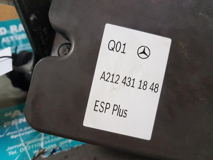 Pompe ABS d'un Mercedes-Benz E (C207) E-350 CDI, d BlueTEC 3.0 V6 24V