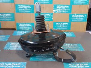 Used Brake servo Toyota Hi-lux IV 2.5 D-4D 4x4 Price on request offered by "Altijd Raak" Penders