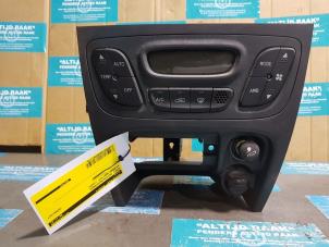 Used Air conditioning control panel Hyundai Santa Fe I 2.7 V6 24V 4x4 Price on request offered by "Altijd Raak" Penders