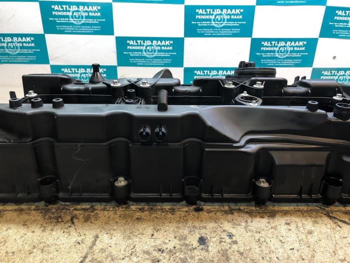 Rocker cover from a BMW 1 serie (F20) M135i xDrive 3.0 24V 2015