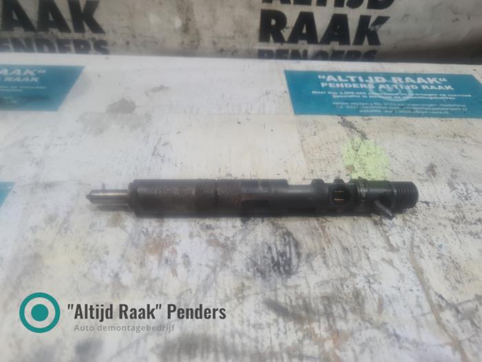 Usagé Injecteurs Ford Transit Connect 1.8 TDCi LWB Prix sur demande proposé par "Altijd Raak" Penders