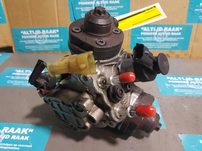 Mechanical fuel pump from a Citroën C5 III Berline (RD) 3.0 HDiF V6 24V