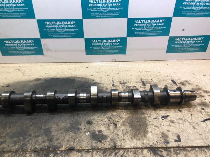 Camshaft from a Toyota Hilux II  2003