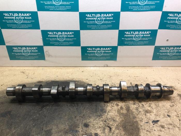 Camshaft from a Toyota Hilux II  2003