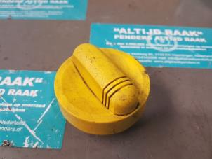Used Oil cap Renault Master III (FD/HD) 2.5 dCi 16V Price on request offered by "Altijd Raak" Penders