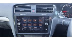 Usados Panel de control de navegación Volkswagen Golf VII (AUA) 1.0 TSI 12V BlueMotion Precio de solicitud ofrecido por "Altijd Raak" Penders